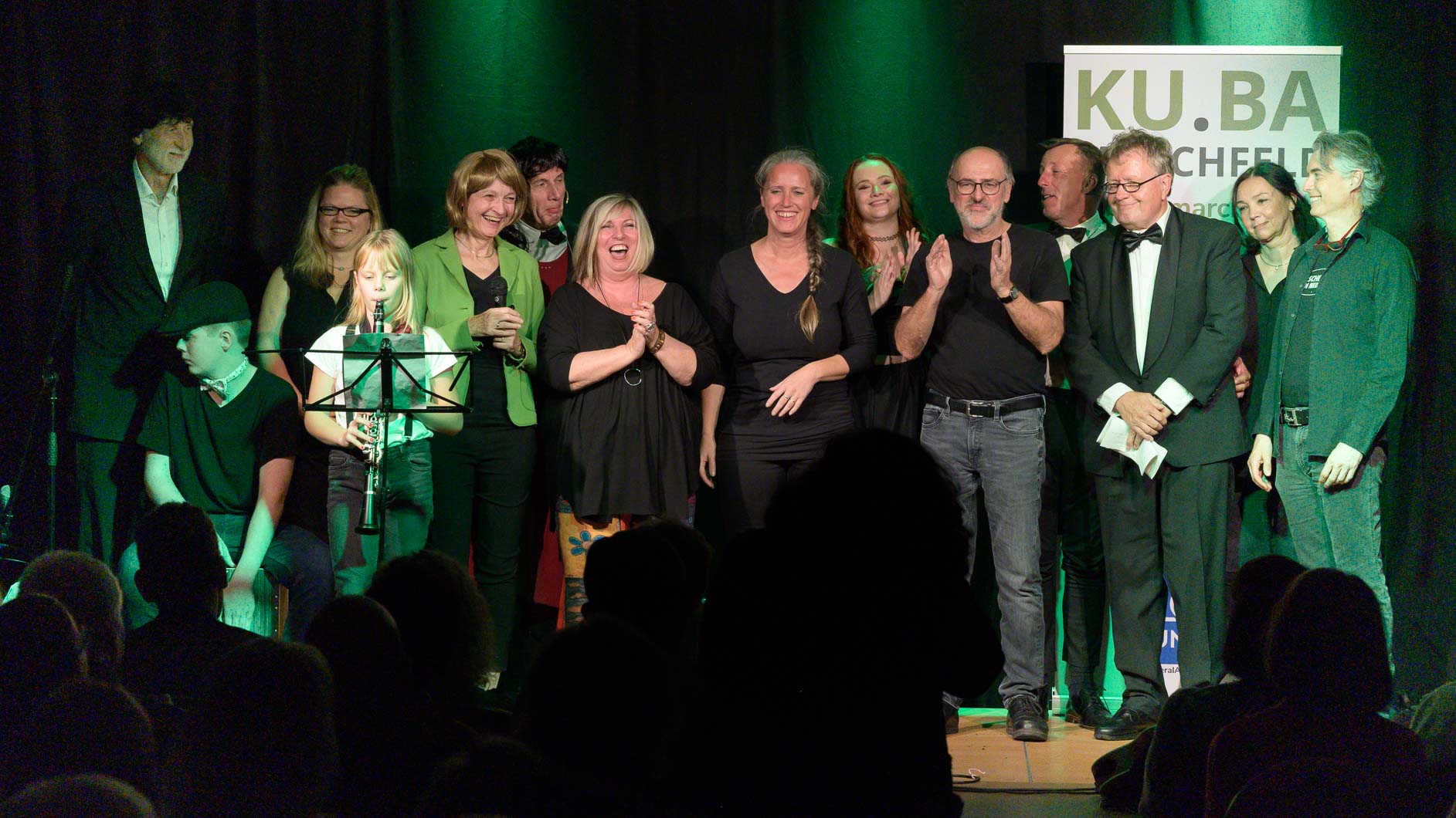 Teilnehmerinnen der Sommerakademie Probstdorf auf der KU.BA Bühne