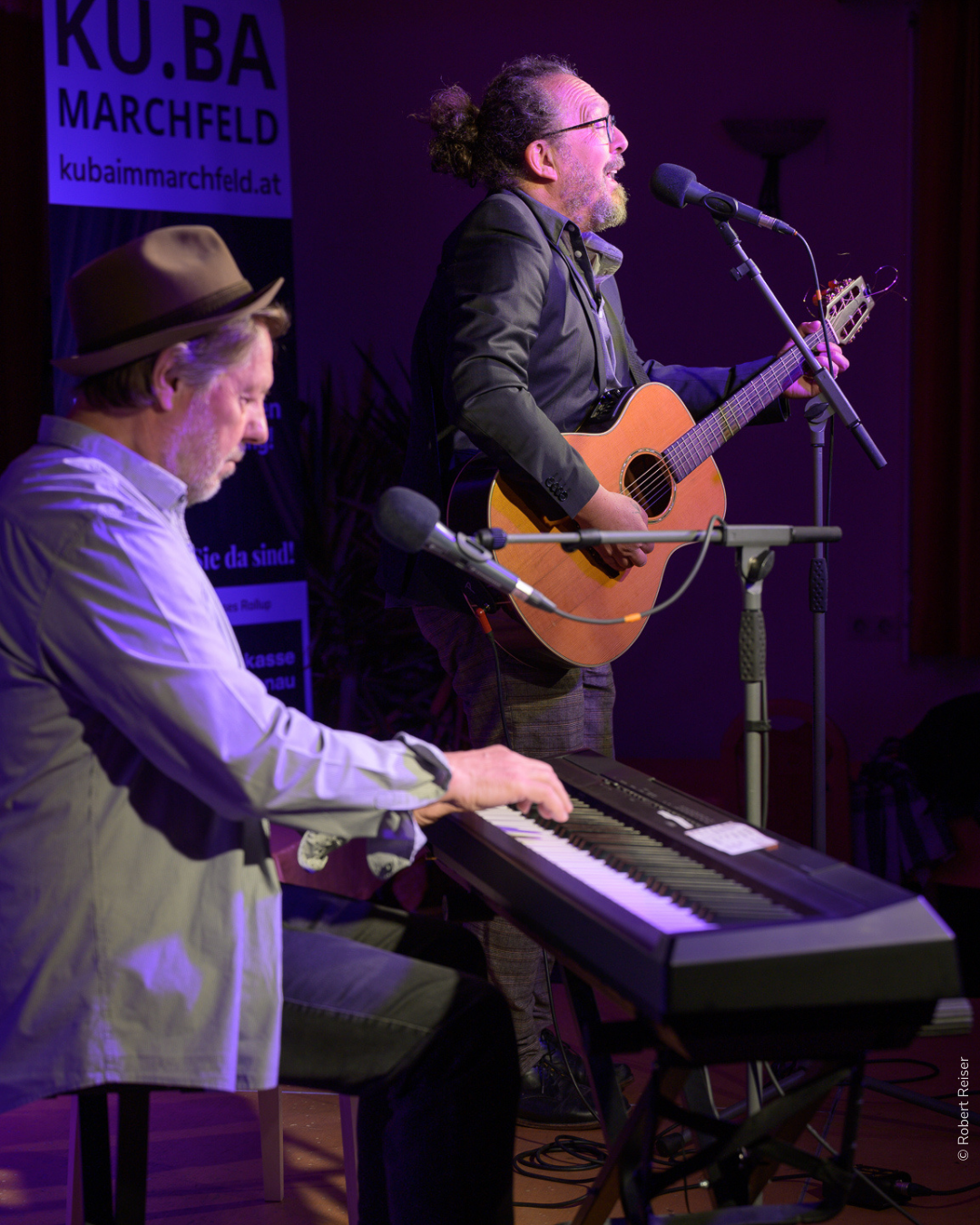 Jimmy Schlager und Chris Heller auf der Bühne am Stadtrand von Wien