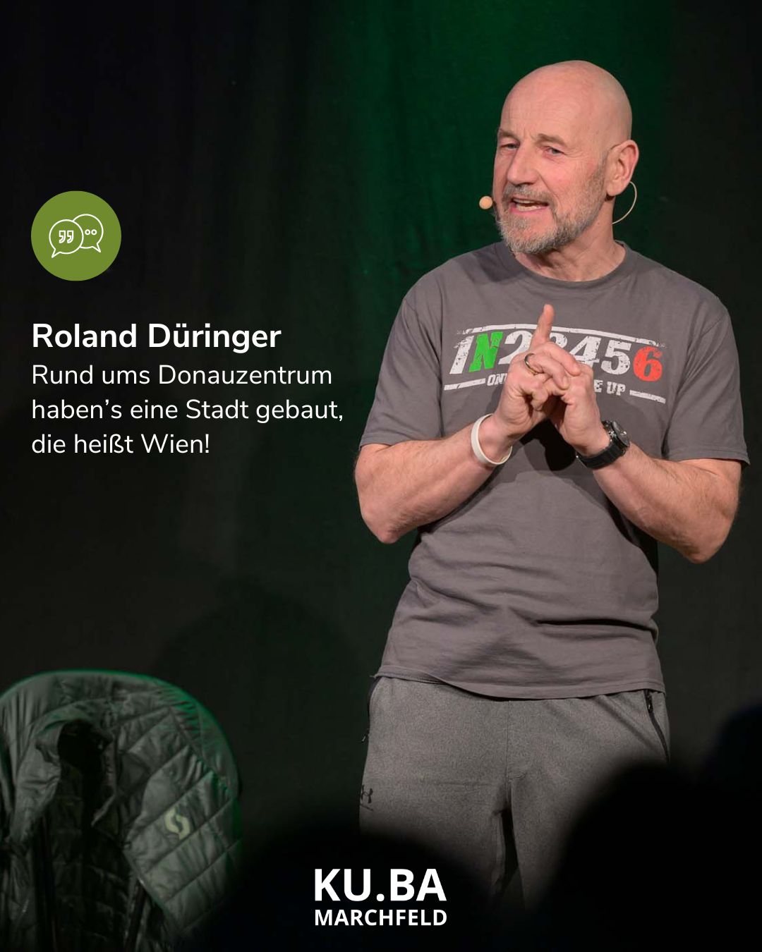 Roland Düringer unterhält das KU.BA Publikum