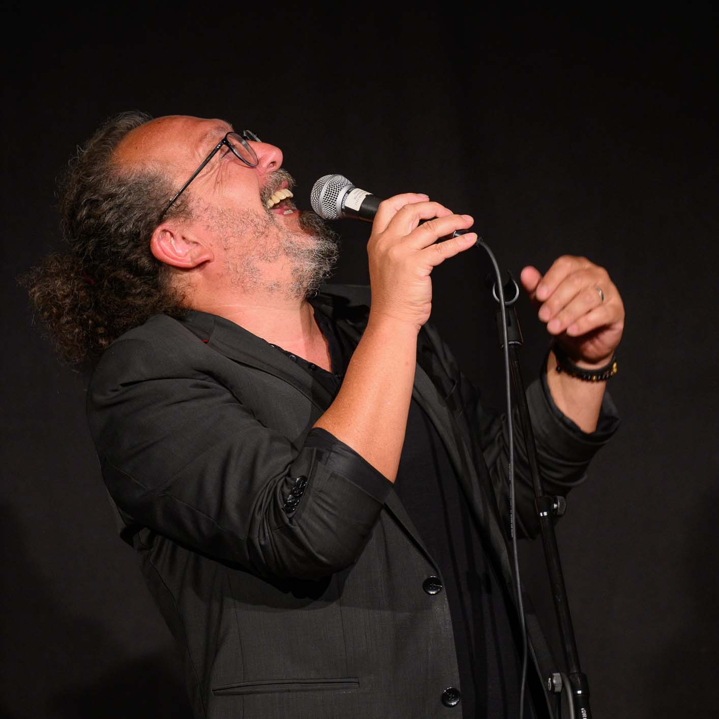 Jimmy Schlager kommt immer wieder gerne auf die KU.BA Bühne - auch mit seinen Läster-Liedern. Jimmy Schlager auf der KU.BA Bühne