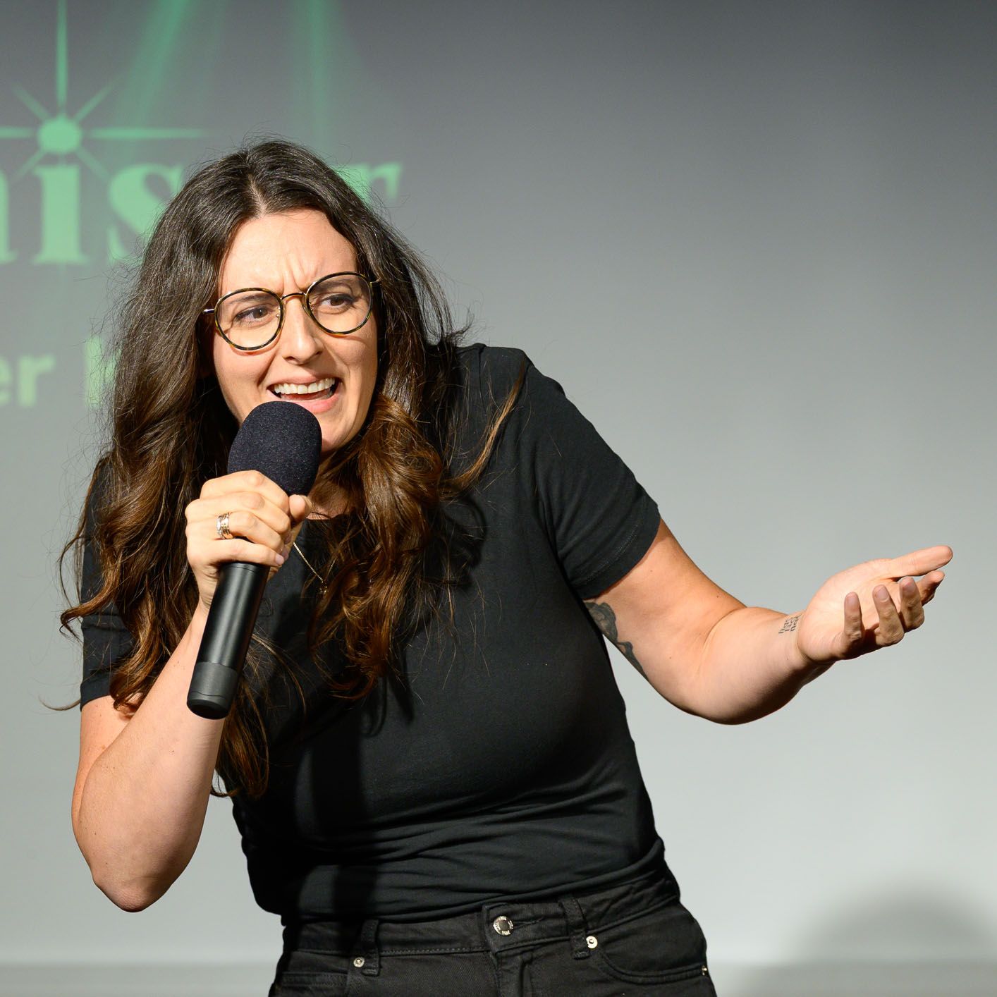Newcomerin Barbara Eichberger begeistert das KU.BA Publikum Barbara Eichberger auf der KU.BA Bühne