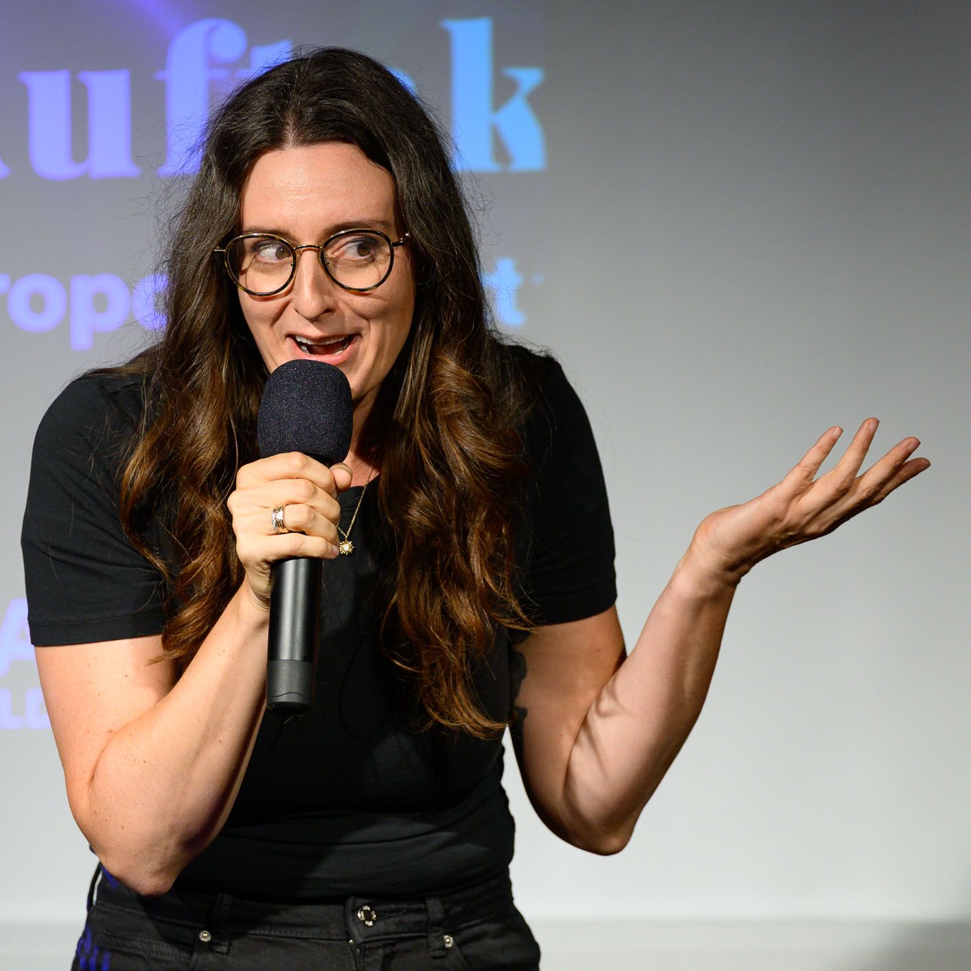 Newcomerin Barbara Eichberger begeistert das KU.BA Publikum Barbara Eichberger auf der KU.BA Bühne